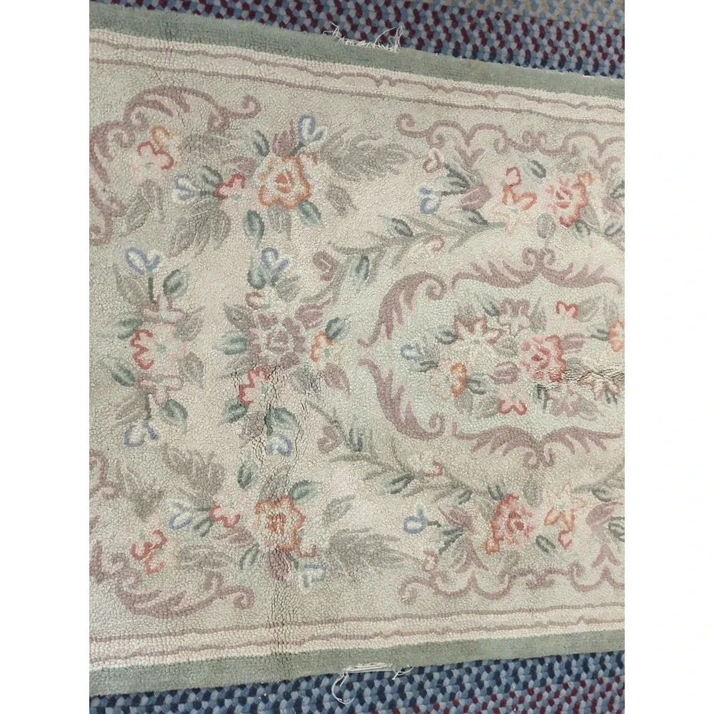 Vintage Hooked Rug, Good Condition, Pretty Floral Design 35